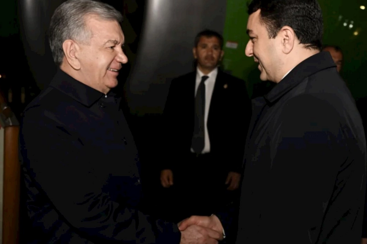 Şavkat Mirziyoyev Azərbaycana səfərə gəlib — FOTO