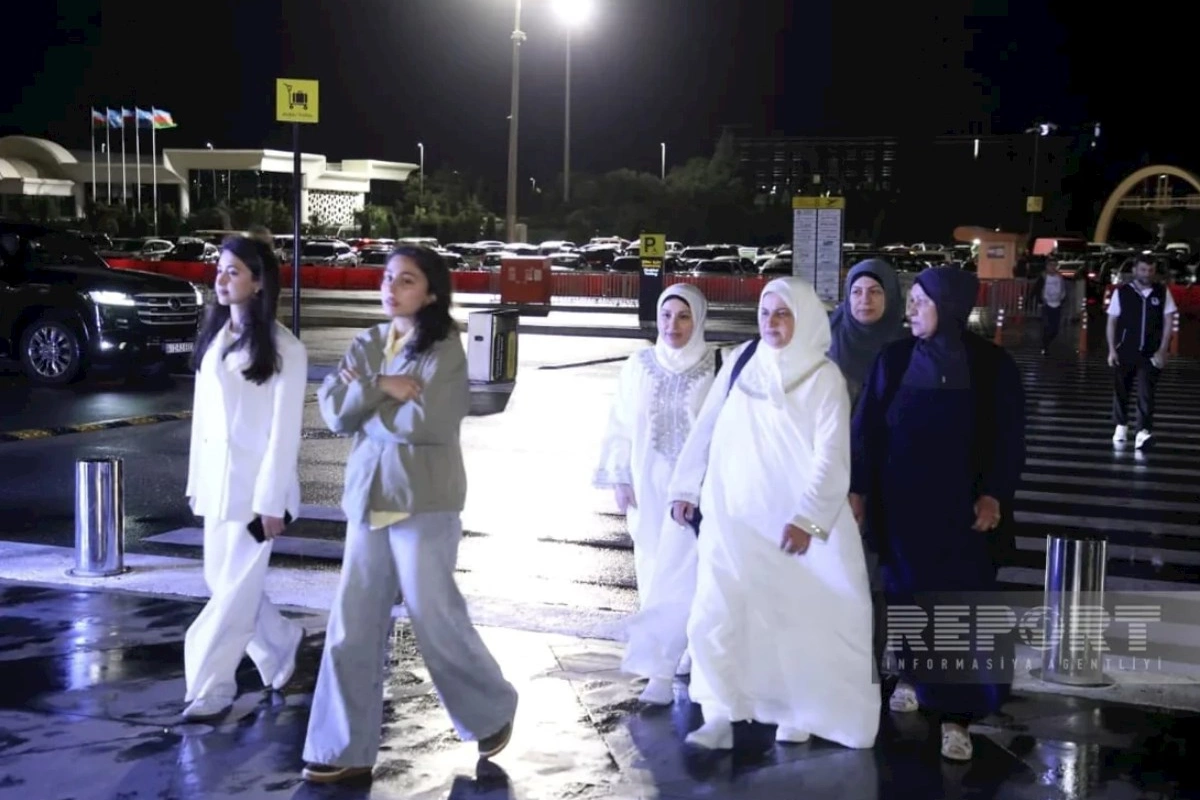 Azərbaycanlı zəvvarların ilk qrupu həcc ziyarətinə yola düşüb — FOTOLAR