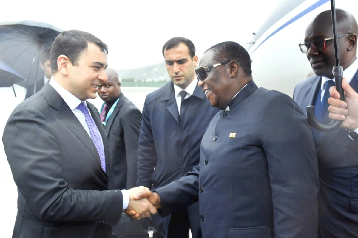 Zimbabvenin vitse-prezidenti Azərbaycana səfərə gəlib