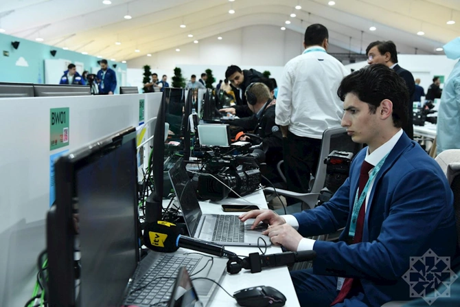 WUF13-ün Media Mərkəzində qızğın iş gedir — FOTOLAR WUF13-ün Media Mərkəzində qızğın iş gedir — FOTOLAR