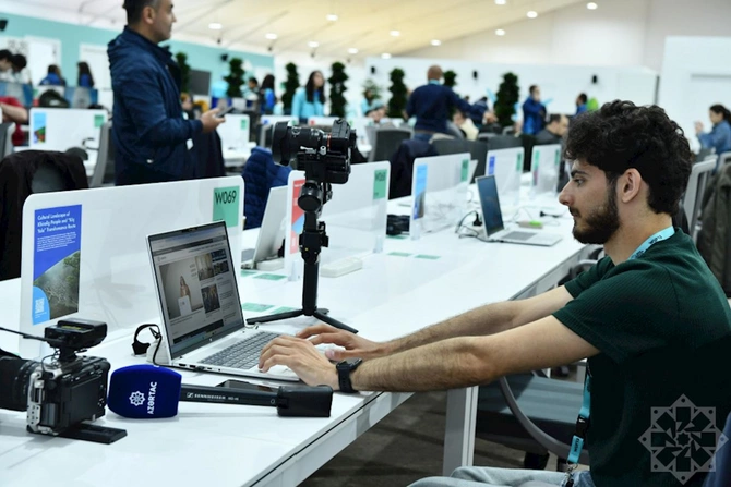 WUF13-ün Media Mərkəzində qızğın iş gedir — FOTOLAR WUF13-ün Media Mərkəzində qızğın iş gedir — FOTOLAR
