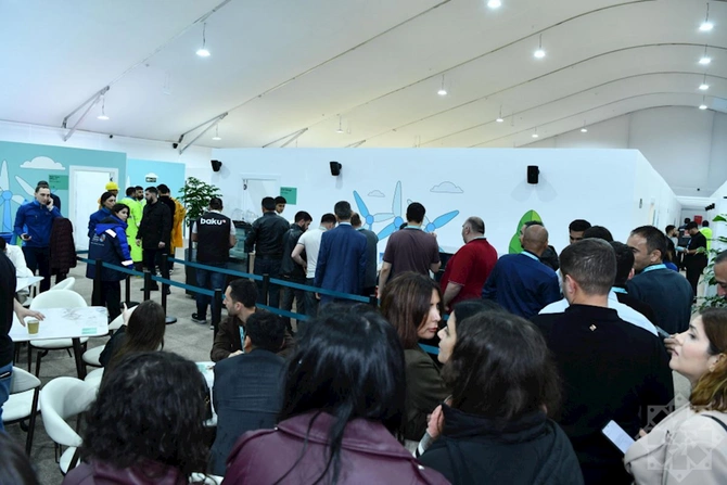 WUF13-ün Media Mərkəzində qızğın iş gedir — FOTOLAR WUF13-ün Media Mərkəzində qızğın iş gedir — FOTOLAR