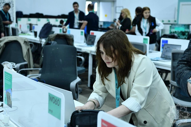 WUF13-ün Media Mərkəzində qızğın iş gedir — FOTOLAR WUF13-ün Media Mərkəzində qızğın iş gedir — FOTOLAR