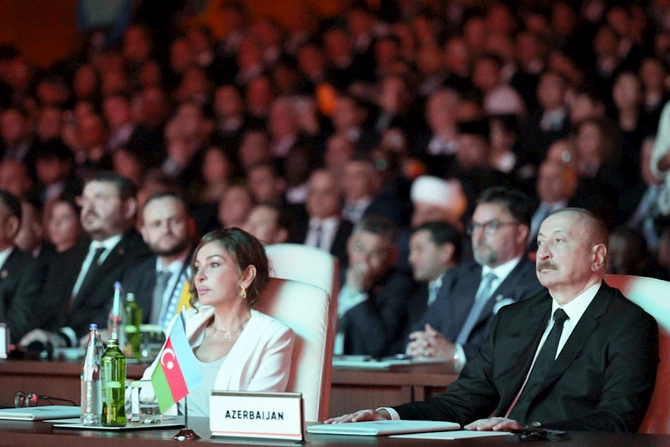 İlham Əliyevlə xanımının tədbirdən FOTOLARI