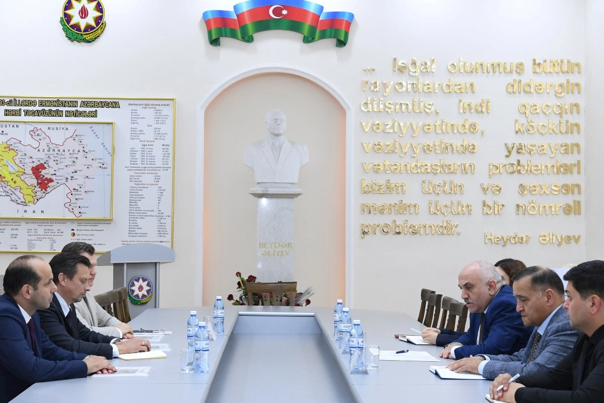 Dövlət Komitəsində AzQAC və IFRC Azərbaycan nümayəndəliyinin əməkdaşları ilə görüş keçirilib — FOTOLAR