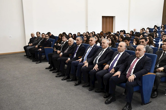 Vəkillər Kollegiyasının nümayəndə heyəti Qarabağ Universitetində olub — FOTOLAR Vəkillər Kollegiyasının nümayəndə heyəti Qarabağ Universitetində olub — FOTOLAR