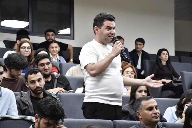 Qarabağ Universitetində tələbələr xalq artisti Fəxrəddin Manafovla görüşdü — FOTOLAR Qarabağ Universitetində tələbələr xalq artisti Fəxrəddin Manafovla görüşdü — FOTOLAR