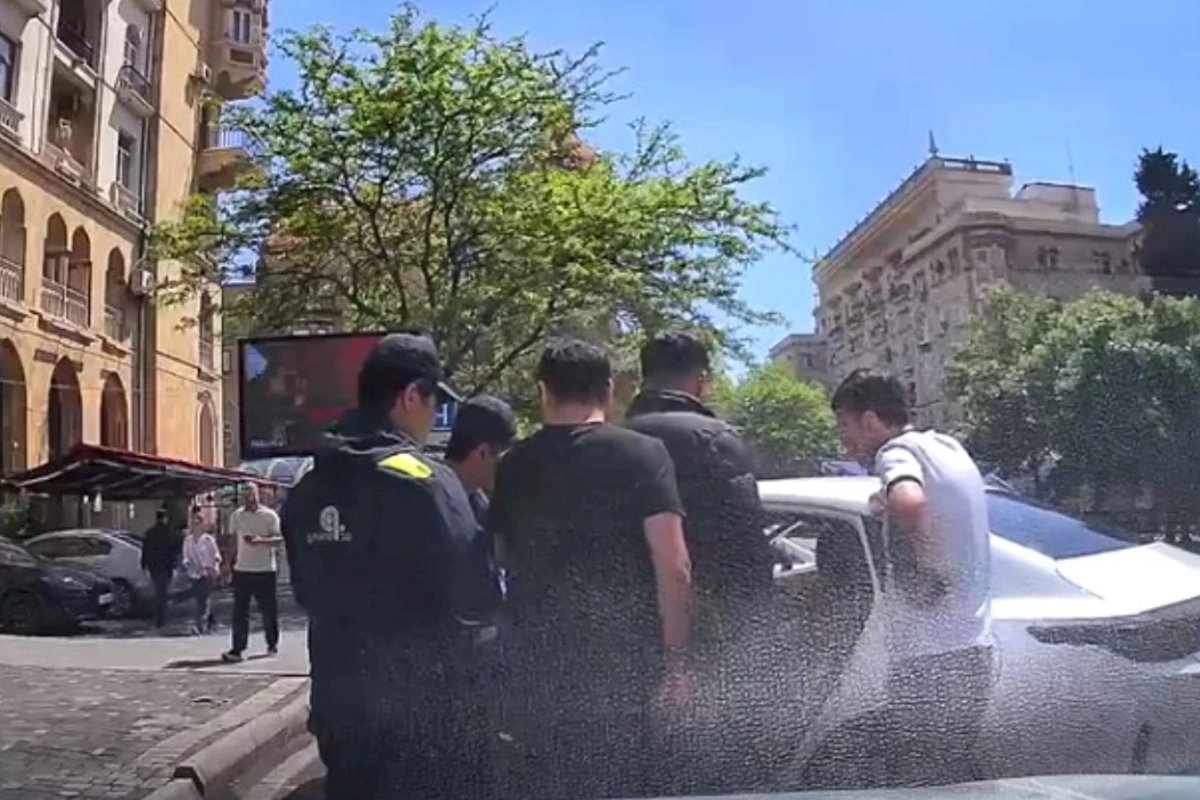 Piyada keçidindəki qəzada AzParking həyətindən təcili müdaxilə: Vətəndaşın həyatı xilas edildi (VİDEO)