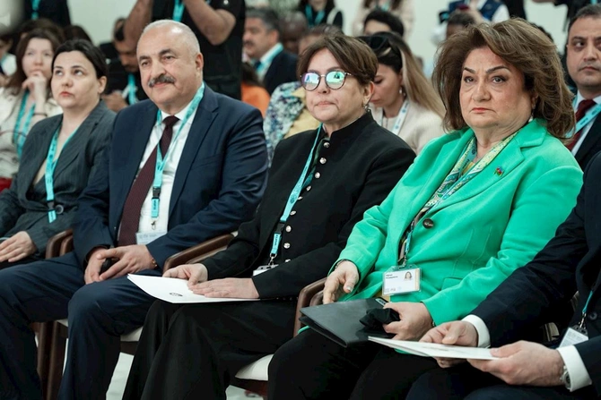 WUF13 çərcivəsində Erkən xəbərdarlıq və iqlimə dayanıqlı şəhərlər mövzusunda tədbir keçirildi — FOTOLAR WUF13 çərcivəsində Erkən xəbərdarlıq və iqlimə dayanıqlı şəhərlər mövzusunda tədbir keçirildi — FOTOLAR