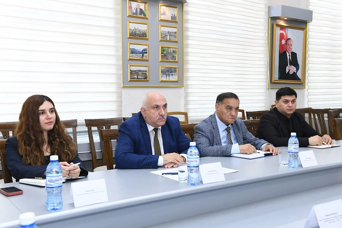 Dövlət Komitəsində AzQAC və IFRC Azərbaycan nümayəndəliyinin əməkdaşları ilə görüş keçirilib — FOTOLAR Dövlət Komitəsində AzQAC və IFRC Azərbaycan nümayəndəliyinin əməkdaşları ilə görüş keçirilib — FOTOLAR