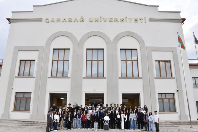 Qarabağ Universitetində tələbələr xalq artisti Fəxrəddin Manafovla görüşdü — FOTOLAR Qarabağ Universitetində tələbələr xalq artisti Fəxrəddin Manafovla görüşdü — FOTOLAR