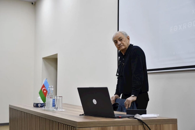Qarabağ Universitetində tələbələr xalq artisti Fəxrəddin Manafovla görüşdü — FOTOLAR Qarabağ Universitetində tələbələr xalq artisti Fəxrəddin Manafovla görüşdü — FOTOLAR
