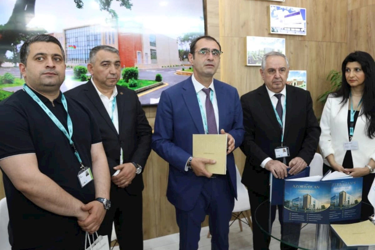 “AzərEnerji” və “Azərişıq” WUF13-də iki mühüm nəşrin təqdimatını keçirdi — FOTOLAR