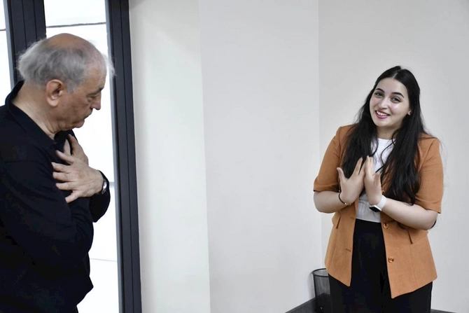 Qarabağ Universitetində tələbələr xalq artisti Fəxrəddin Manafovla görüşdü — FOTOLAR Qarabağ Universitetində tələbələr xalq artisti Fəxrəddin Manafovla görüşdü — FOTOLAR