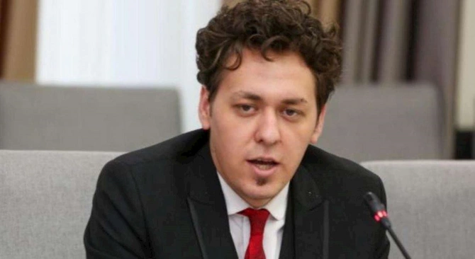 Azərbaycanlı yazıçı Bakıdan deport olundu — FOTO