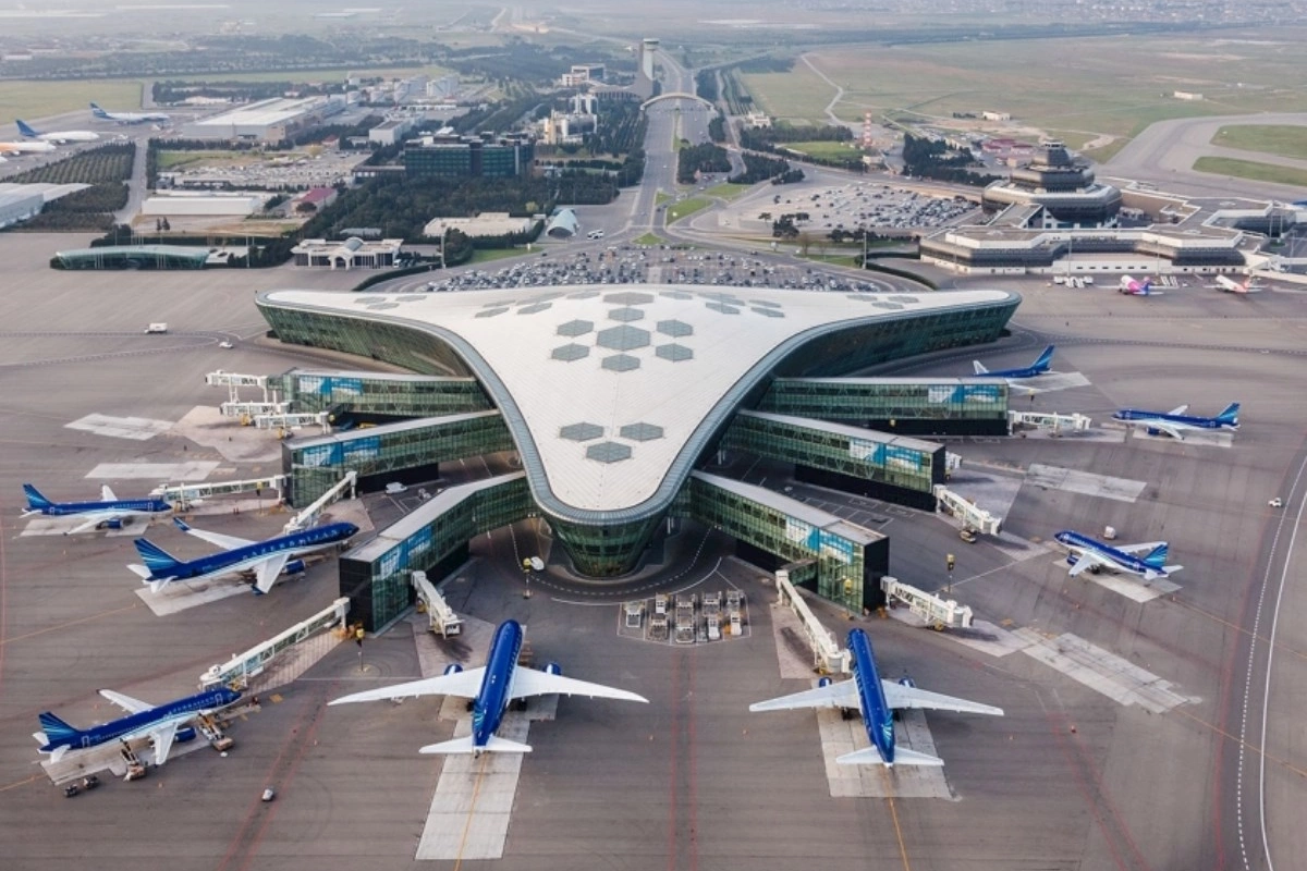 Azərbaycanlı yazıçı Bakıdan deport olundu — FOTO