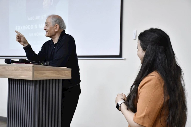 Qarabağ Universitetində tələbələr xalq artisti Fəxrəddin Manafovla görüşdü — FOTOLAR Qarabağ Universitetində tələbələr xalq artisti Fəxrəddin Manafovla görüşdü — FOTOLAR