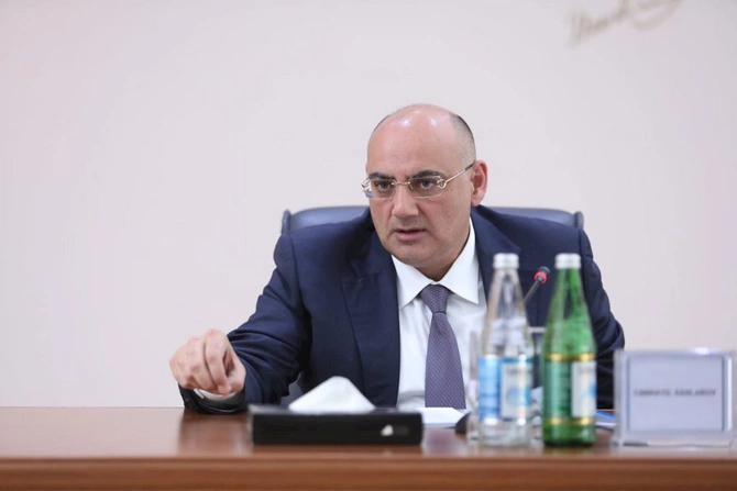 Tikinti sahəsində icazə prosedurları müzakirə olundu — FOTOLAR Tikinti sahəsində icazə prosedurları müzakirə olundu — FOTOLAR