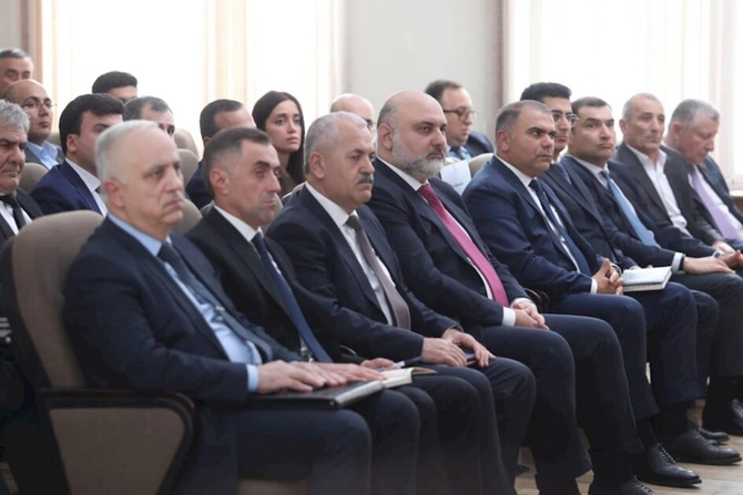 Tikinti sahəsində icazə prosedurları müzakirə olundu — FOTOLAR Tikinti sahəsində icazə prosedurları müzakirə olundu — FOTOLAR