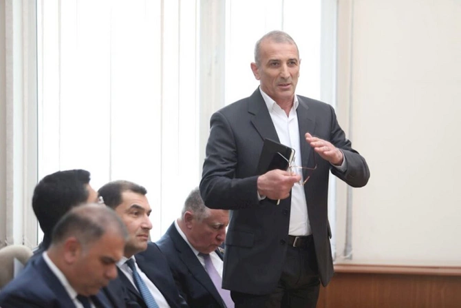 Tikinti sahəsində icazə prosedurları müzakirə olundu — FOTOLAR Tikinti sahəsində icazə prosedurları müzakirə olundu — FOTOLAR