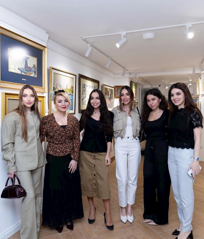 Prezidentin qızları və gəlini İncəsənət Məktəbində — FOTOLAR Prezidentin qızları və gəlini İncəsənət Məktəbində — FOTOLAR
