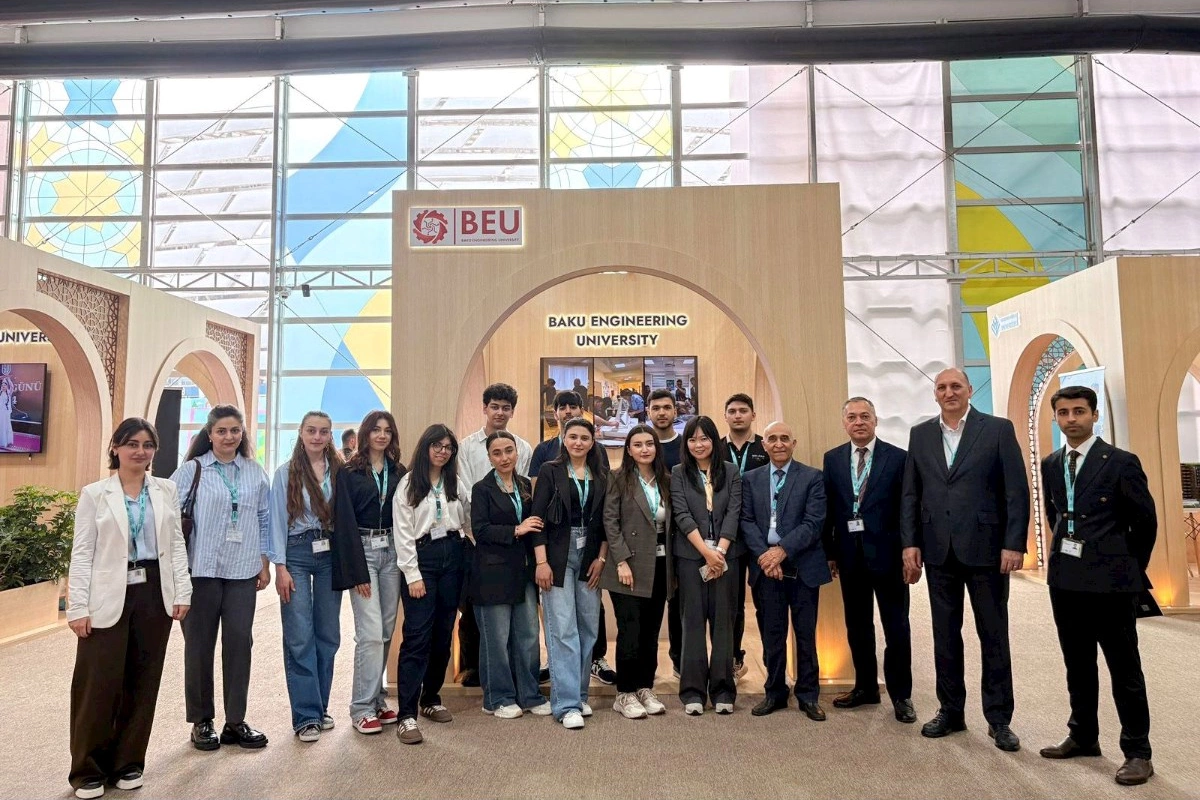 Azərbaycan universitetləri WUF13 çərçivəsində innovativ layihələrini nümayiş etdirirlər — FOTOLAR