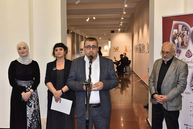 “Rənglərin dialoqu” adlı sərgisi açılıb — FOTOLAR