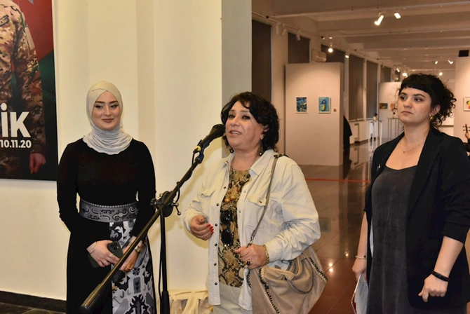 “Rənglərin dialoqu” adlı sərgisi açılıb — FOTOLAR