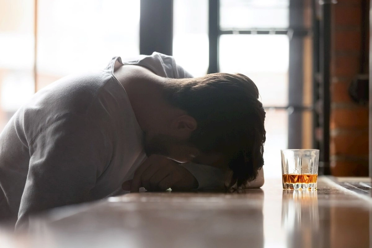 Alkoqolizmi necə müəyyən etmək olar? — Narkoloq yolları açıqladı