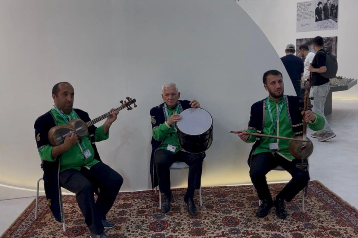 WUF13-də “Şuşanın dağları”nın improvizasiyalı ifası