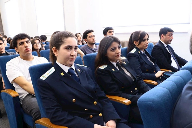 Baş prokuror Qarabağ Universitetinin tələbələri ilə görüşdü — FOTOLAR