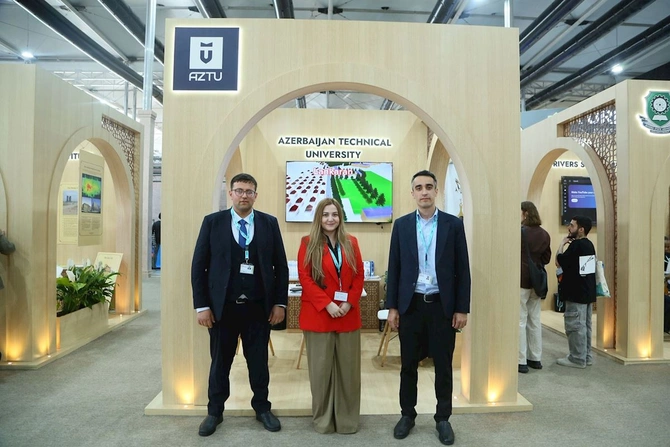 Azərbaycan universitetləri WUF13 çərçivəsində innovativ layihələrini nümayiş etdirirlər — FOTOLAR Azərbaycan universitetləri WUF13 çərçivəsində innovativ layihələrini nümayiş etdirirlər — FOTOLAR