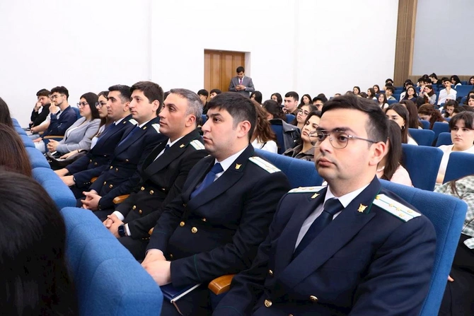 Baş prokuror Qarabağ Universitetinin tələbələri ilə görüşdü — FOTOLAR