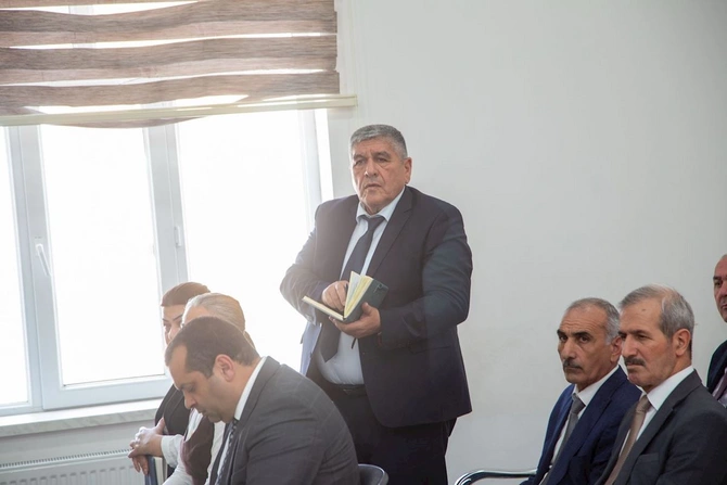 İcra başçısı kənddə səyyar qəbul keçirdi — FOTOLAR İcra başçısı kənddə səyyar qəbul keçirdi — FOTOLAR