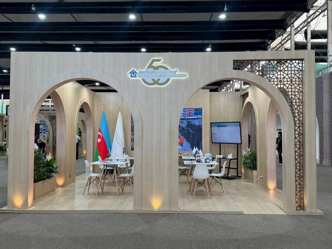 Azərbaycan universitetləri WUF13 çərçivəsində innovativ layihələrini nümayiş etdirirlər — FOTOLAR Azərbaycan universitetləri WUF13 çərçivəsində innovativ layihələrini nümayiş etdirirlər — FOTOLAR