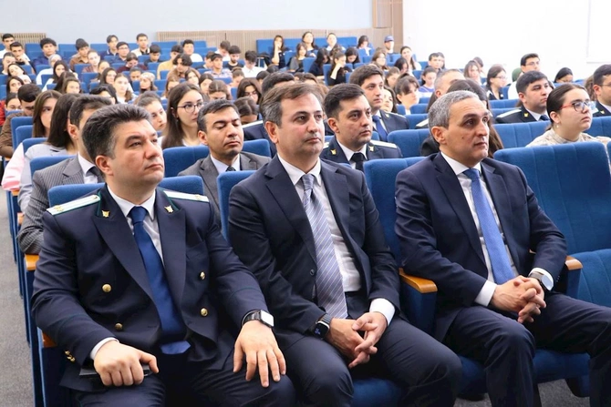 Baş prokuror Qarabağ Universitetinin tələbələri ilə görüşdü — FOTOLAR