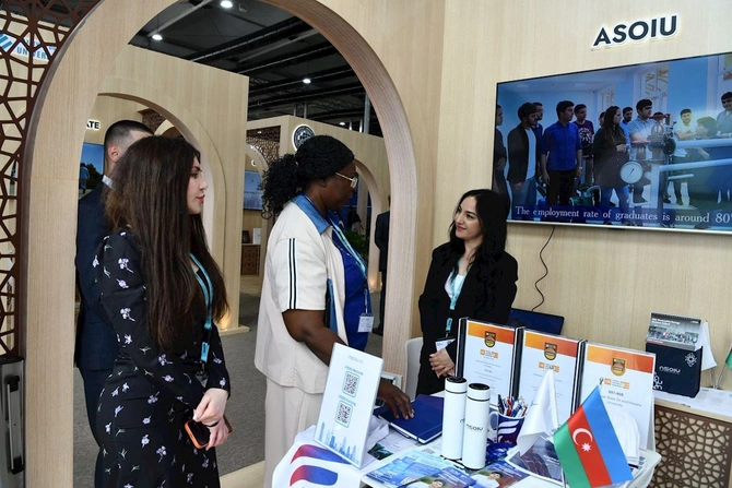 Azərbaycan universitetləri WUF13 çərçivəsində innovativ layihələrini nümayiş etdirirlər — FOTOLAR Azərbaycan universitetləri WUF13 çərçivəsində innovativ layihələrini nümayiş etdirirlər — FOTOLAR