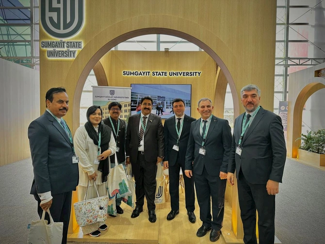 Azərbaycan universitetləri WUF13 çərçivəsində innovativ layihələrini nümayiş etdirirlər — FOTOLAR Azərbaycan universitetləri WUF13 çərçivəsində innovativ layihələrini nümayiş etdirirlər — FOTOLAR