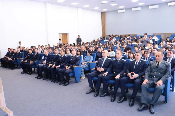 Baş prokuror Qarabağ Universitetinin tələbələri ilə görüşdü — FOTOLAR