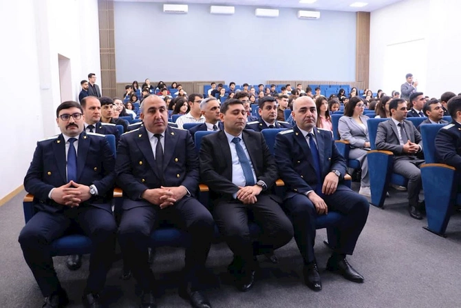 Baş prokuror Qarabağ Universitetinin tələbələri ilə görüşdü — FOTOLAR