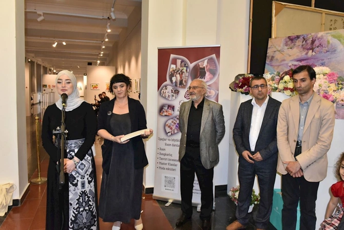 “Rənglərin dialoqu” adlı sərgisi açılıb — FOTOLAR