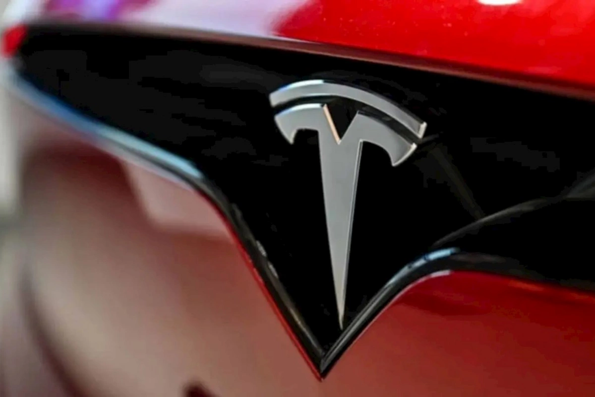 Hər gün baxırıq, amma sadəcə hərf deyilmiş — Tesla loqosun sirri üzə çıxdı