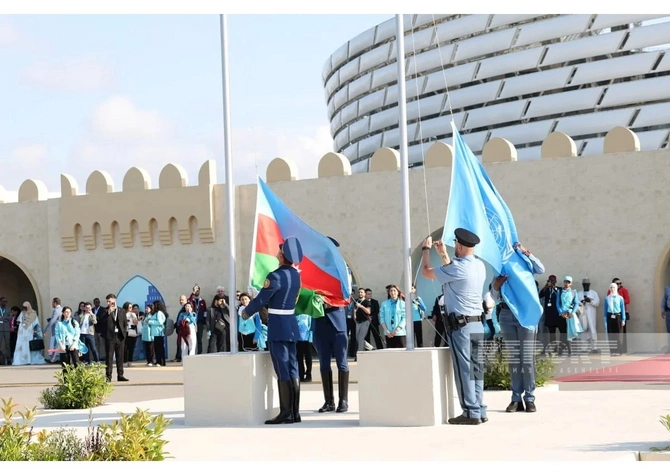 WUF13 bayraq endirmə mərasimi ilə başa çatdı — FOTOLAR WUF13 bayraq endirmə mərasimi ilə başa çatdı — FOTOLAR