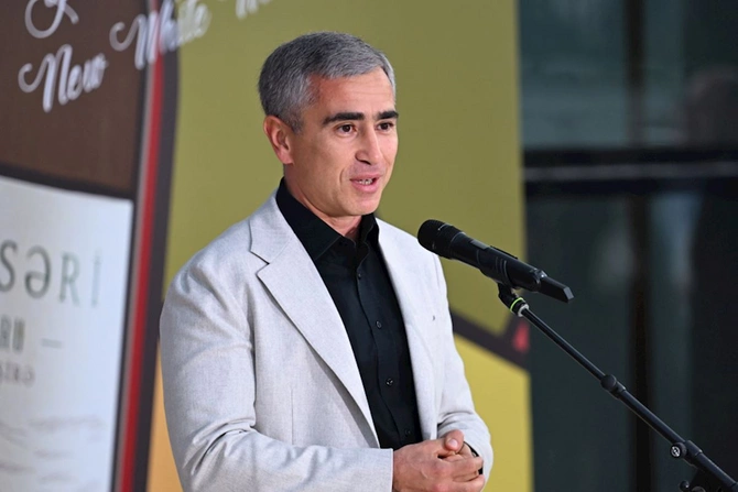 Heydər Əliyev Mərkəzində perulu rəssamın fərdi sərgisinin açılışı — FOTOLAR Heydər Əliyev Mərkəzində perulu rəssamın fərdi sərgisinin açılışı — FOTOLAR