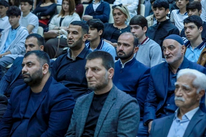 “Müasir dövrdə informasiya mühiti və sosial çağırışlar fonunda gənclər arasında mənəvi dəyərlər” mövzusunda tədbir keçirilib — FOTOLAR
