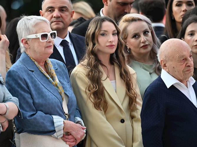 Heydər Əliyev Mərkəzində perulu rəssamın fərdi sərgisinin açılışı — FOTOLAR Heydər Əliyev Mərkəzində perulu rəssamın fərdi sərgisinin açılışı — FOTOLAR