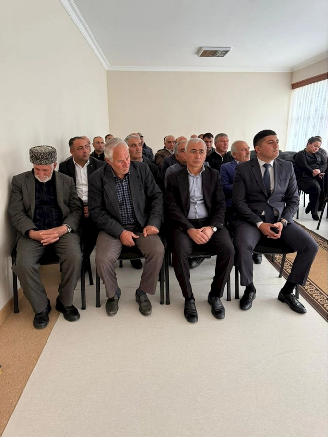 Vüqar Rəhimzadə seçiciləri ilə növbəti görüşünü keçirib — FOTOLAR