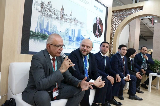 ASGA WUF13 çərçivəsində Dayanıqlı şəhərsalma: Azərbaycan və Avropa təcrübəsi mövzusunda tədbir keçirib — FOTOLAR ASGA WUF13 çərçivəsində Dayanıqlı şəhərsalma: Azərbaycan və Avropa təcrübəsi mövzusunda tədbir keçirib — FOTOLAR