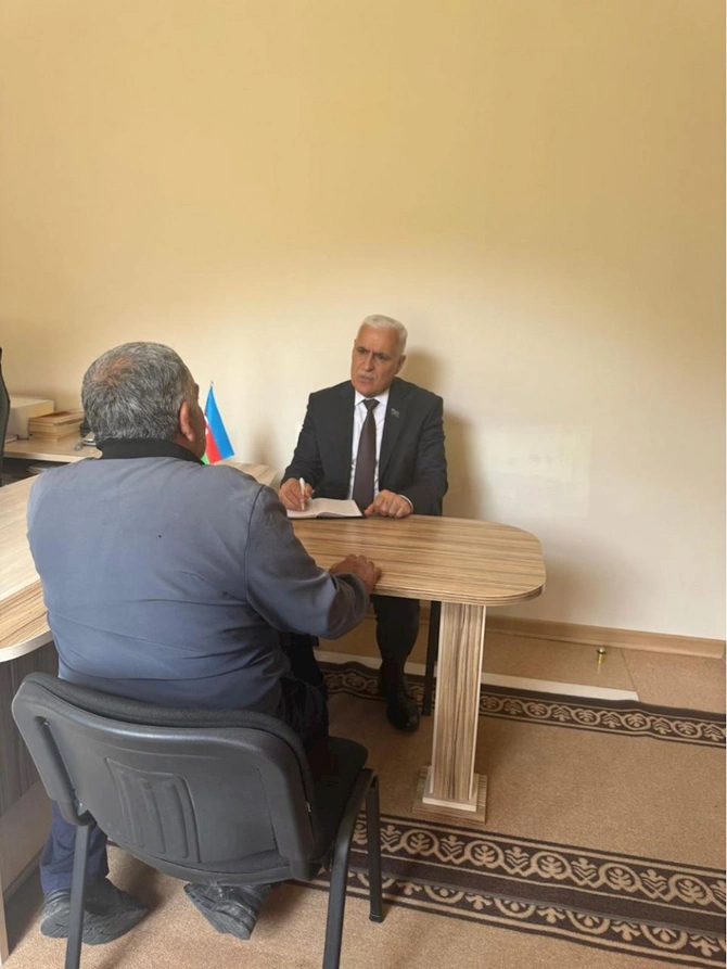 Vüqar Rəhimzadə seçiciləri ilə növbəti görüşünü keçirib — FOTOLAR