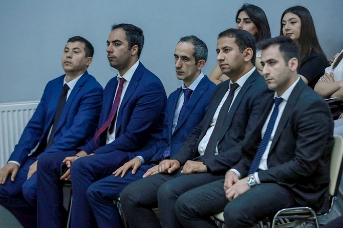“Müasir dövrdə informasiya mühiti və sosial çağırışlar fonunda gənclər arasında mənəvi dəyərlər” mövzusunda tədbir keçirilib — FOTOLAR